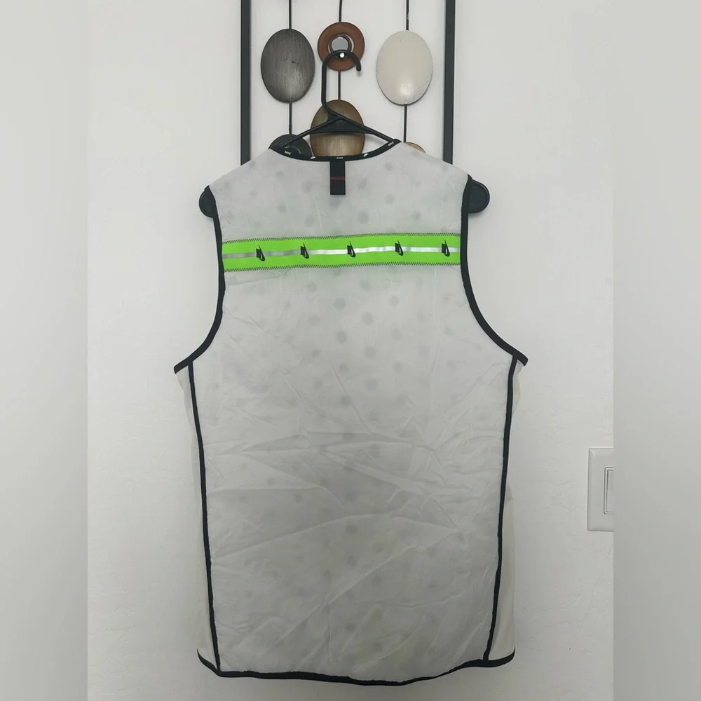 NIKE AEROLAYER White Running Vest - Picture 5 of 5